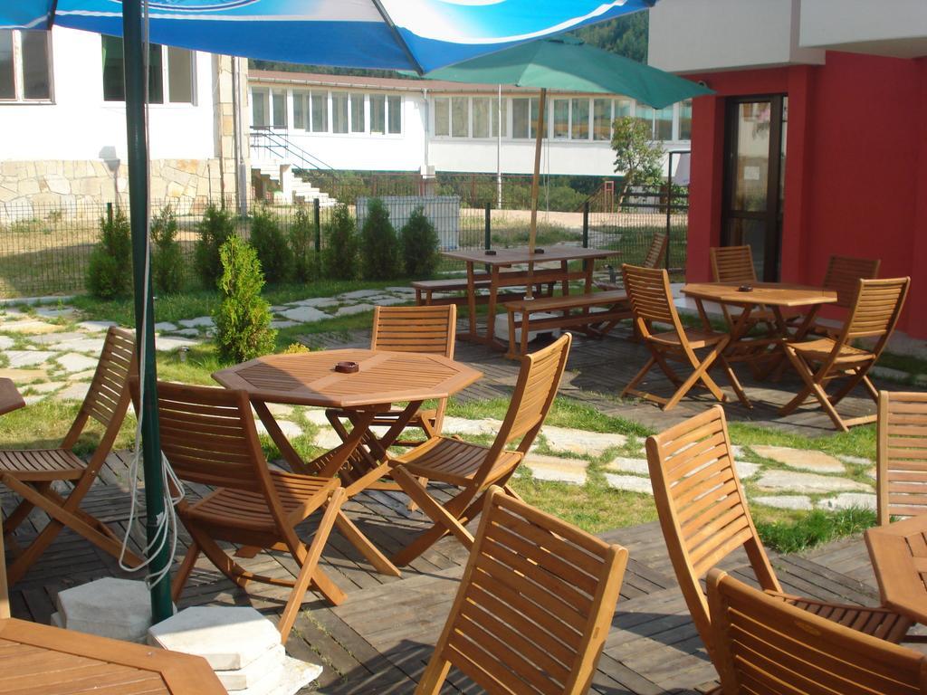 Hotel Byalo More Banite Buitenkant foto